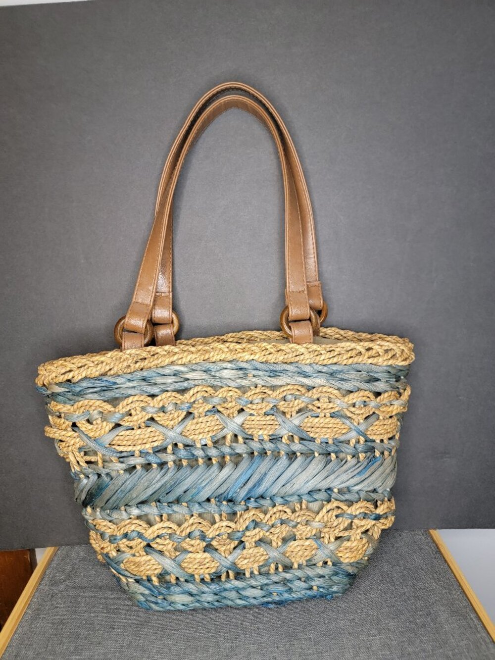 Woman's Wicker Purse Handbag with Zipper closure